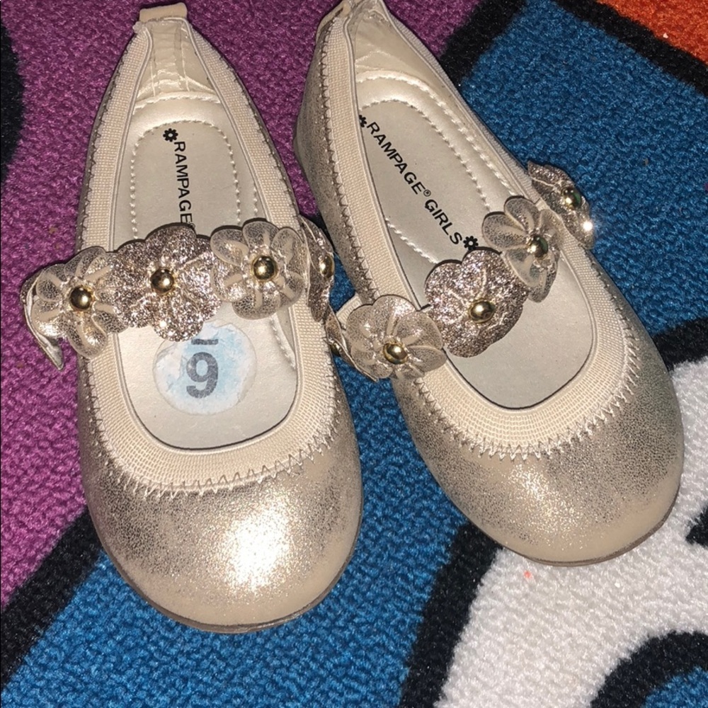 Gold shoes Toddler 6 - Picture 2 of 4